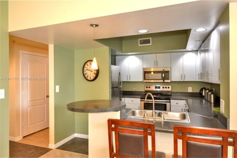 Copropriété à vendre à Fort Lauderdale, Floride: 2 chambres, 125.42 m2 № 1998109 - photo 13