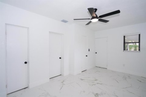 House in Lutz, Florida 5 bedrooms, 135.45 sq.m. № 1876236 - photo 12