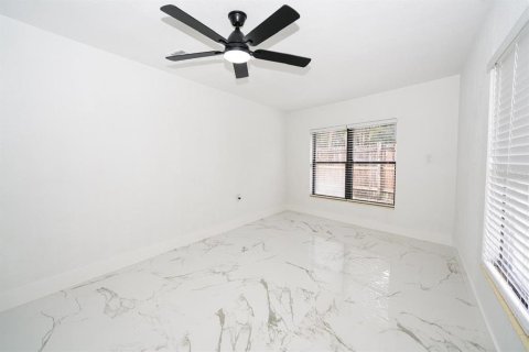 House in Lutz, Florida 5 bedrooms, 135.45 sq.m. № 1876236 - photo 19