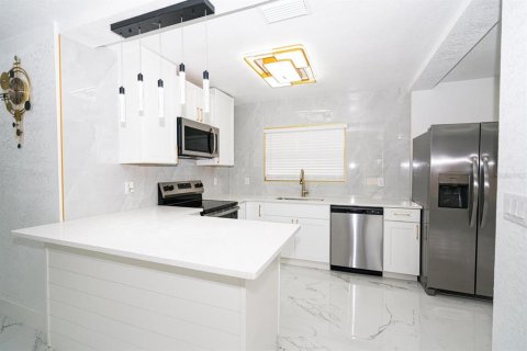 House in Lutz, Florida 5 bedrooms, 135.45 sq.m. № 1876236 - photo 5