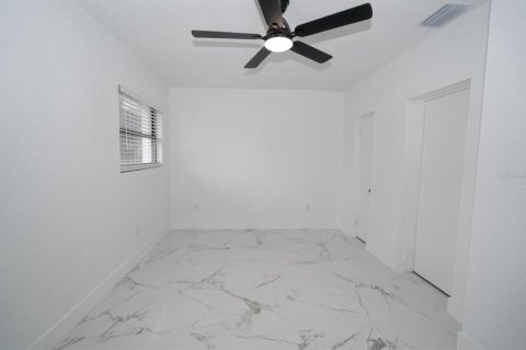 House in Lutz, Florida 5 bedrooms, 135.45 sq.m. № 1876236 - photo 17