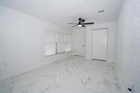 House in Lutz, Florida 5 bedrooms, 135.45 sq.m. № 1876236 - photo 16