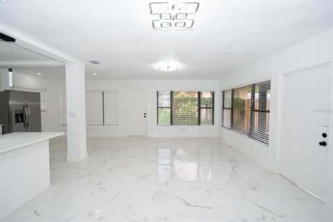 House in Lutz, Florida 5 bedrooms, 135.45 sq.m. № 1876236 - photo 11