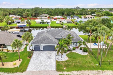 House in Port Charlotte, Florida 3 bedrooms, 214.7 sq.m. № 1812722 - photo 2