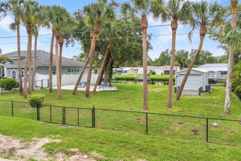 House in Port Charlotte, Florida 3 bedrooms, 214.7 sq.m. № 1812722 - photo 4