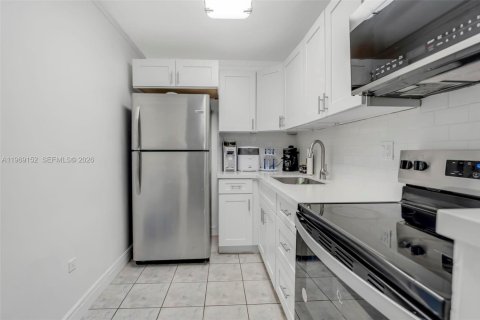 Купить кондоминиум в Майами, Флорида 1 спальня, 72.19м2, № 2030390 - фото 4