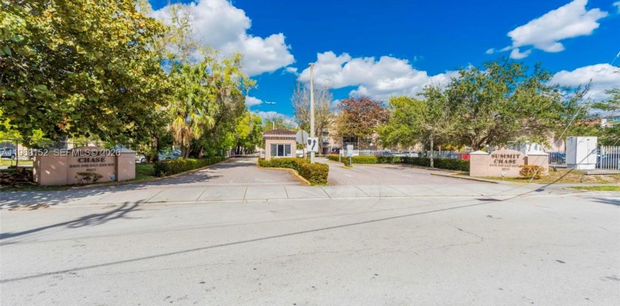 Кондоминиум с 1 спальней в Майами, Флорида № 2030390