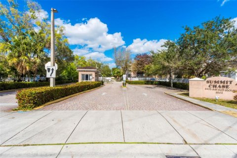 Купить кондоминиум в Майами, Флорида 1 спальня, 72.19м2, № 2030390 - фото 2