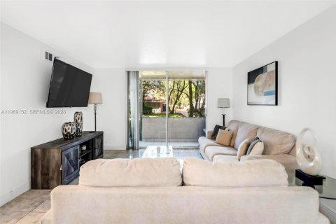 Купить кондоминиум в Майами, Флорида 1 спальня, 72.19м2, № 2030390 - фото 11