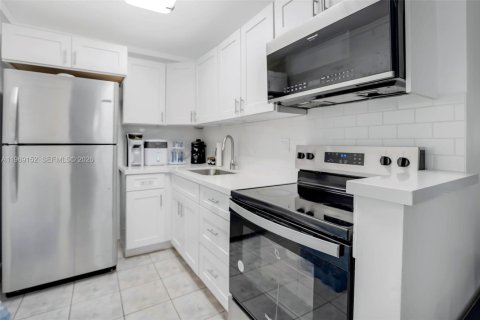 Купить кондоминиум в Майами, Флорида 1 спальня, 72.19м2, № 2030390 - фото 3