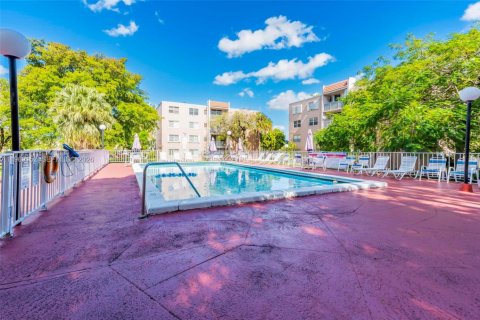 Купить кондоминиум в Майами, Флорида 1 спальня, 72.19м2, № 2030390 - фото 17