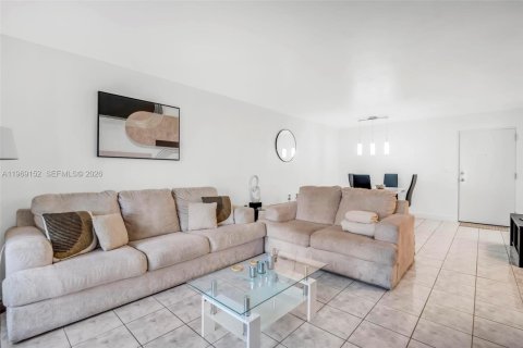 Купить кондоминиум в Майами, Флорида 1 спальня, 72.19м2, № 2030390 - фото 12