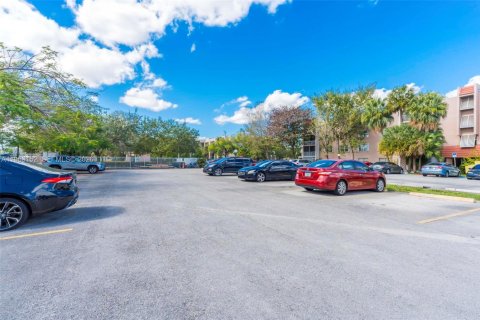 Купить кондоминиум в Майами, Флорида 1 спальня, 72.19м2, № 2030390 - фото 19