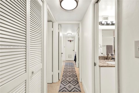 Купить кондоминиум в Майами, Флорида 2 спальни, 126.53м2, № 2088481 - фото 13