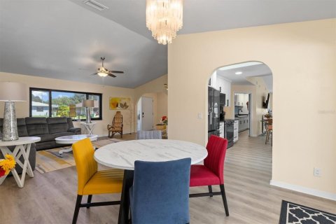 Casa en venta en Port Charlotte, Florida, 3 dormitorios, 200.85 m2 № 2418863 - foto 7