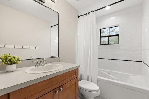 Commercial property in Orlando, Florida 6 bedrooms, 308.81 sq.m. № 1898501 - photo 18