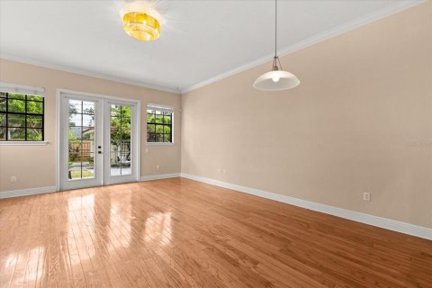 Commercial property in Orlando, Florida 6 bedrooms, 308.81 sq.m. № 1898501 - photo 23