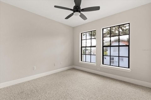 Commercial property in Orlando, Florida 6 bedrooms, 308.81 sq.m. № 1898501 - photo 19