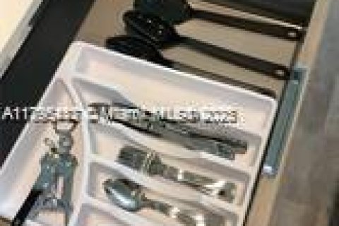 Condo in Hollywood, Florida, 1 bedroom № 2035538 - photo 5