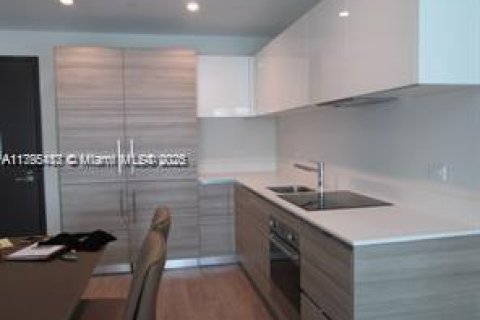 Condo in Hollywood, Florida, 1 bedroom № 2035538 - photo 14
