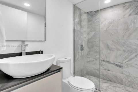 Condo in Bay Harbor Islands, Florida, 2 bedrooms  № 1741286 - photo 16