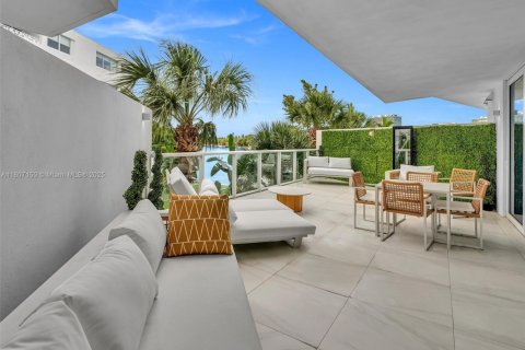 Condo in Bay Harbor Islands, Florida, 2 bedrooms  № 1741286 - photo 8