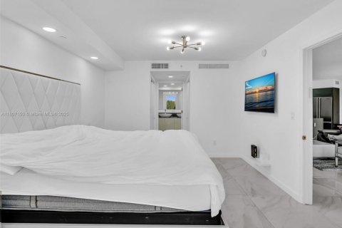 Condo in Bay Harbor Islands, Florida, 2 bedrooms  № 1741286 - photo 22