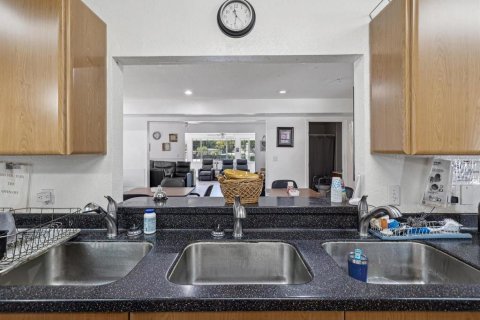 Commercial property in Safety Harbor, Florida 355.35 sq.m. № 1913095 - photo 15
