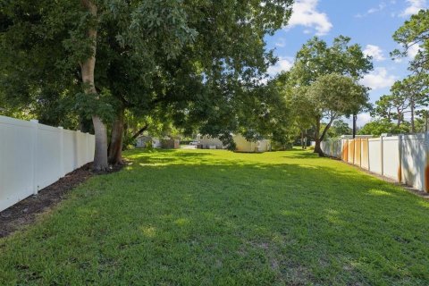 Commercial property in Safety Harbor, Florida 355.35 sq.m. № 1913095 - photo 8