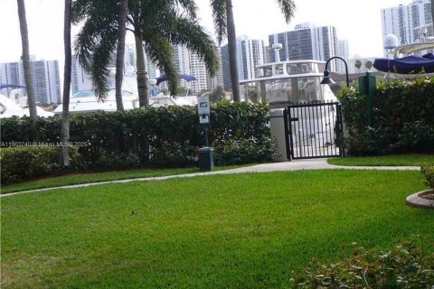 Снять в аренду кондоминиум в Авентура, Флорида 2 спальни, 110.27м2, № 1956777 - фото 17