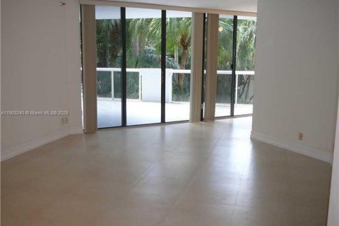 Снять в аренду кондоминиум в Авентура, Флорида 2 спальни, 110.27м2, № 1956777 - фото 1