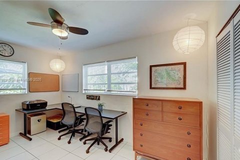 House in Pompano Beach, Florida 3 bedrooms, 120.03 sq.m. № 1861198 - photo 5