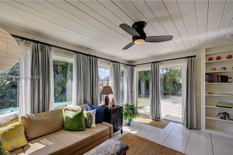 House in Pompano Beach, Florida 3 bedrooms, 120.03 sq.m. № 1861198 - photo 3