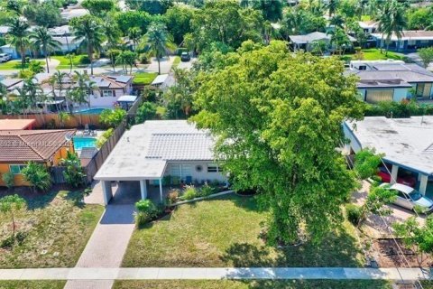 House in Pompano Beach, Florida 3 bedrooms, 120.03 sq.m. № 1861198 - photo 8