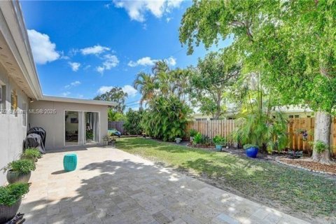 House in Pompano Beach, Florida 3 bedrooms, 120.03 sq.m. № 1861198 - photo 7
