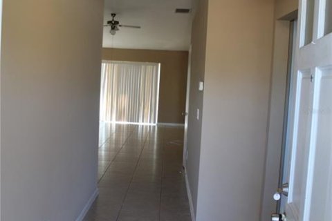 Villa ou maison à louer à Tampa, Floride: 3 chambres, 132.39 m2 № 2419857 - photo 2