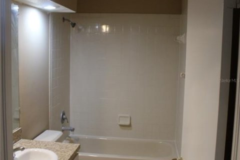 Villa ou maison à louer à Tampa, Floride: 3 chambres, 132.39 m2 № 2419857 - photo 11