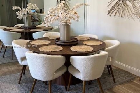 Condo in Pembroke Pines, Florida, 2 bedrooms № 1956633 - photo 13