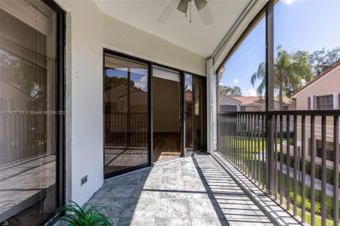Condo in Pembroke Pines, Florida, 2 bedrooms № 1956633 - photo 11