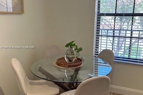 Condo in Pembroke Pines, Florida, 2 bedrooms № 1956633 - photo 14