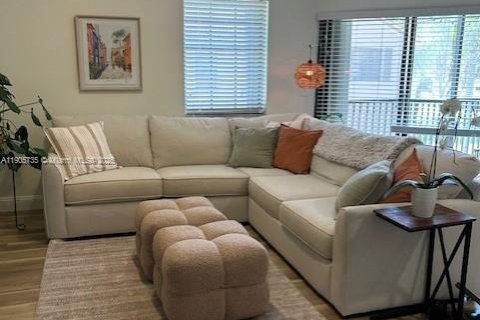 Condo in Pembroke Pines, Florida, 2 bedrooms № 1956633 - photo 16