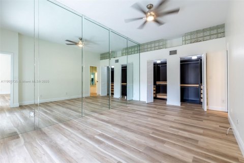 Condo in Pembroke Pines, Florida, 2 bedrooms № 1956633 - photo 19