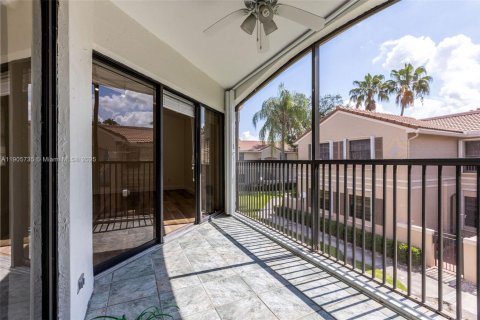 Condo in Pembroke Pines, Florida, 2 bedrooms № 1956633 - photo 10