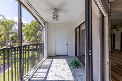 Condo in Pembroke Pines, Florida, 2 bedrooms № 1956633 - photo 8