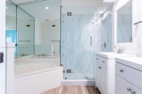 Condo in Pembroke Pines, Florida, 2 bedrooms № 1956633 - photo 30