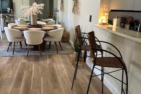 Condo in Pembroke Pines, Florida, 2 bedrooms № 1956633 - photo 15