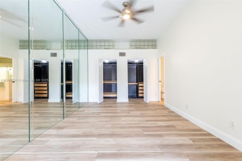 Condo in Pembroke Pines, Florida, 2 bedrooms № 1956633 - photo 20