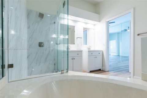 Condo in Pembroke Pines, Florida, 2 bedrooms № 1956633 - photo 28