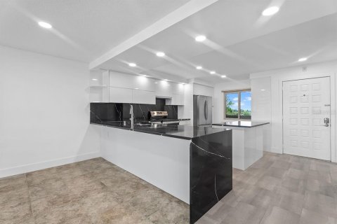 Copropriété à vendre à Bradenton, Floride: 3 chambres, 184.69 m2 № 2310017 - photo 4