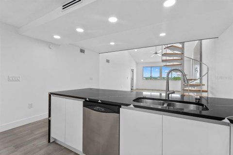 Copropriété à vendre à Bradenton, Floride: 3 chambres, 184.69 m2 № 2310017 - photo 9